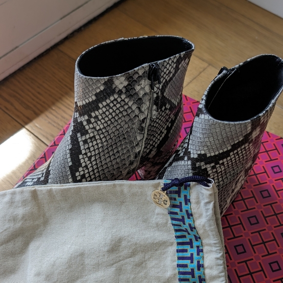 Tory Burch animal print ankle boots - Picture 4 of 14